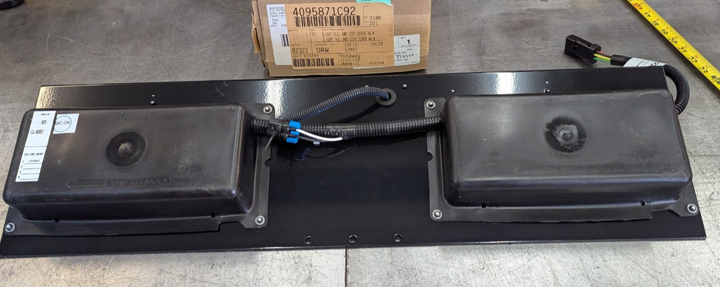 4095871C92 International Tail Light Bar Panel LED Super 44 Lamp TRUCK-LITE 40951