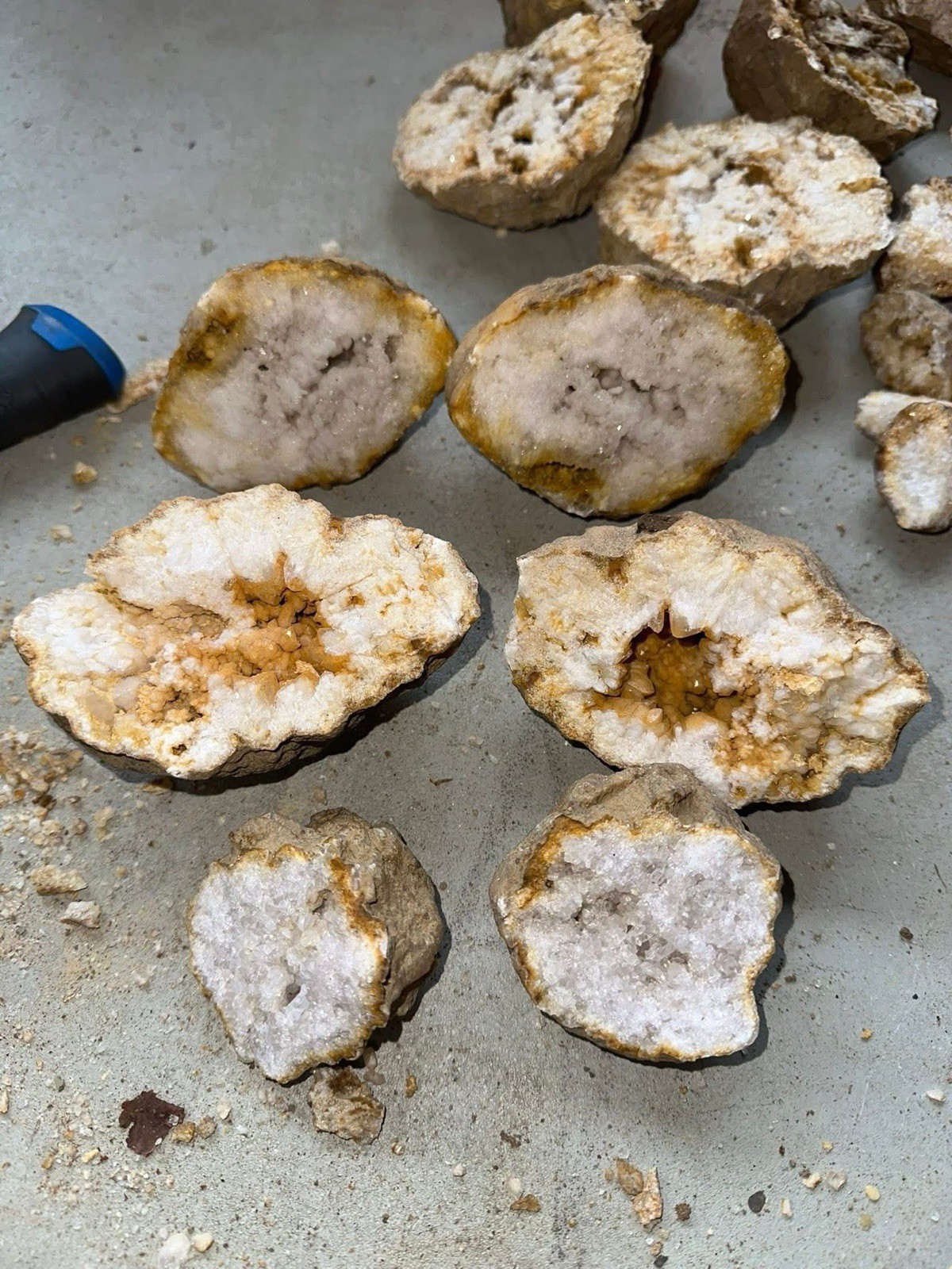 Box Of 10 Whole Natural Kentucky Geodes. FAST FREE SHIPPING! Read Description.
