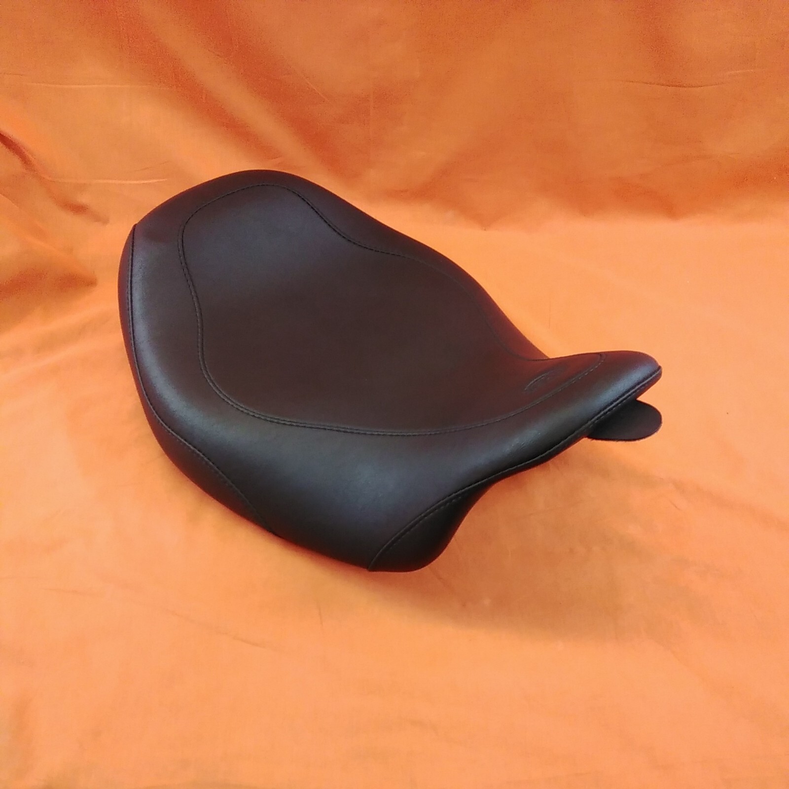 MUSTANG WIDE TRIPPER SOLO SEAT FOR HARLEY-DAVIDSON TOURING 76692