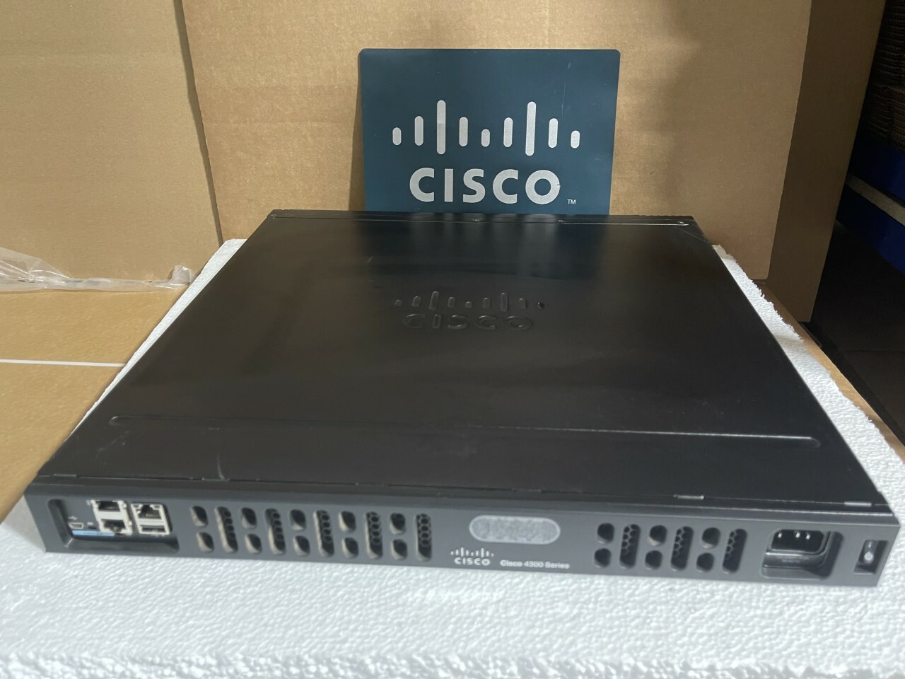 CISCO ISR4331/K9  Router ISR4331 - with performance license