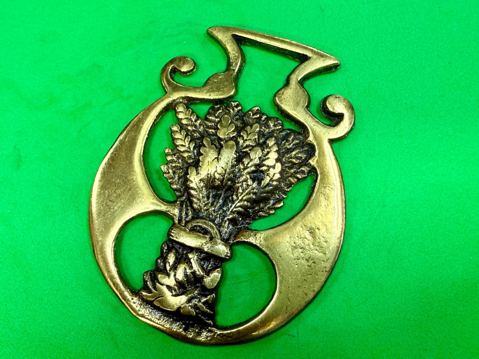 Tied Wheatsheaf Openwork Frame Bridle Harness Horse Saddle Medallion