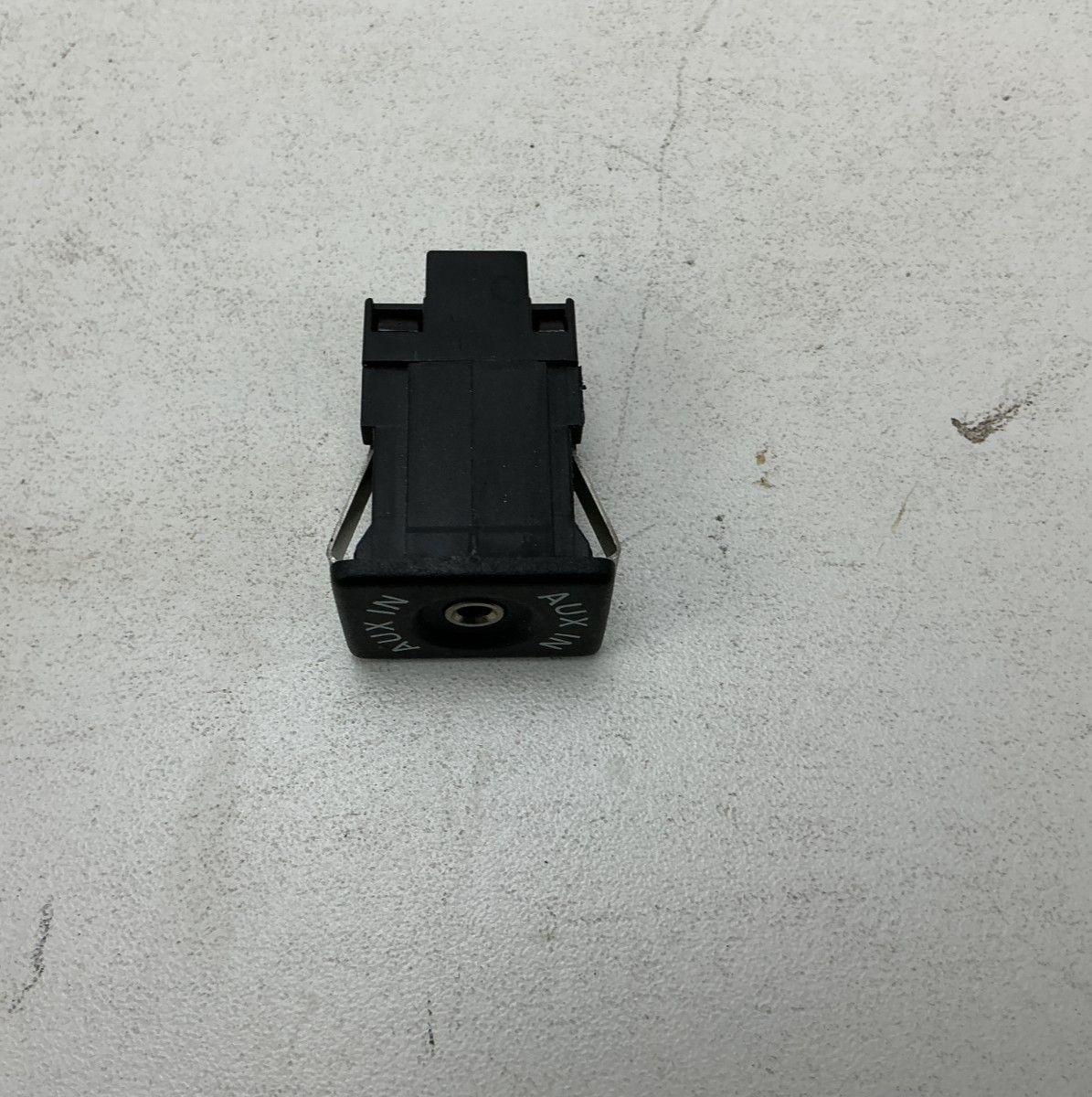 2012-2018 Volkwagen Beetle Aux-In /Auxiliary Socket 5M0035724 OEM