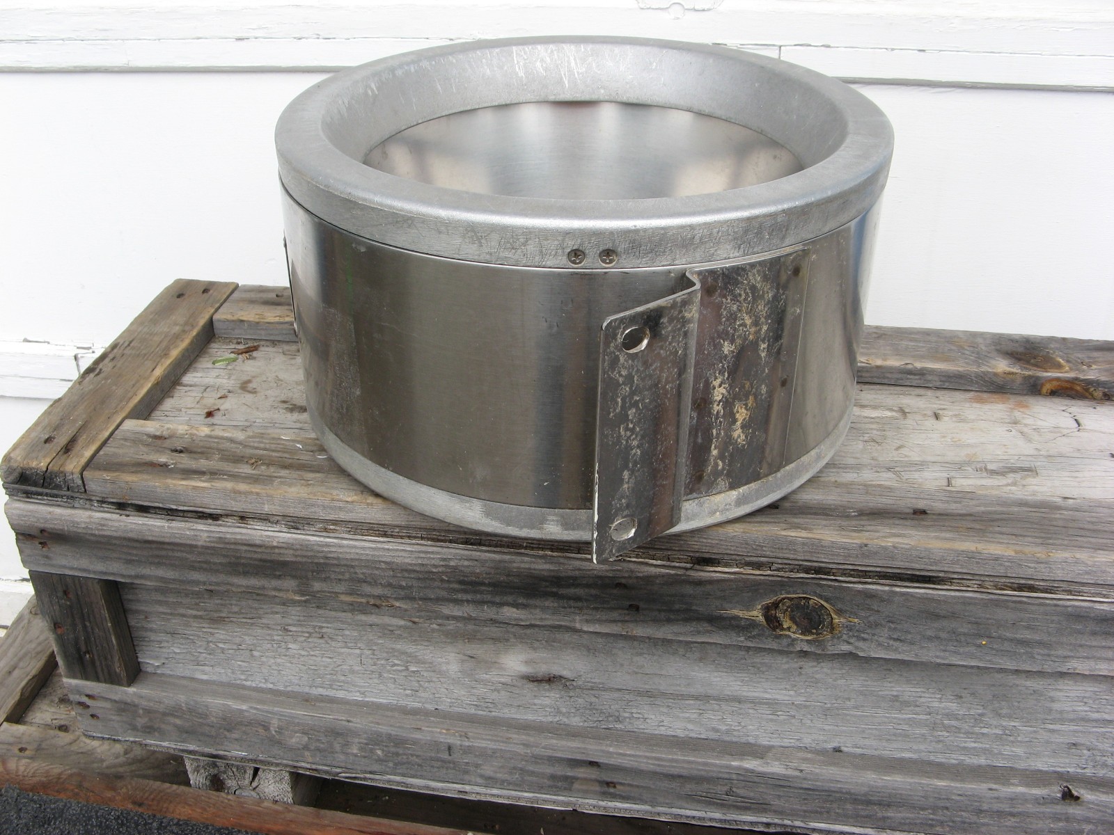 NELSON 560-SE 13qt. HORSE FEEDER Corner-Mount Stainless Steel