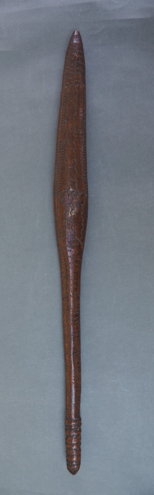 FINE ANTIQUE AUSTRALIAN ABORIGINAL TRIBAL ART CARVED WOODEN NULLA NULLA LEANGLE