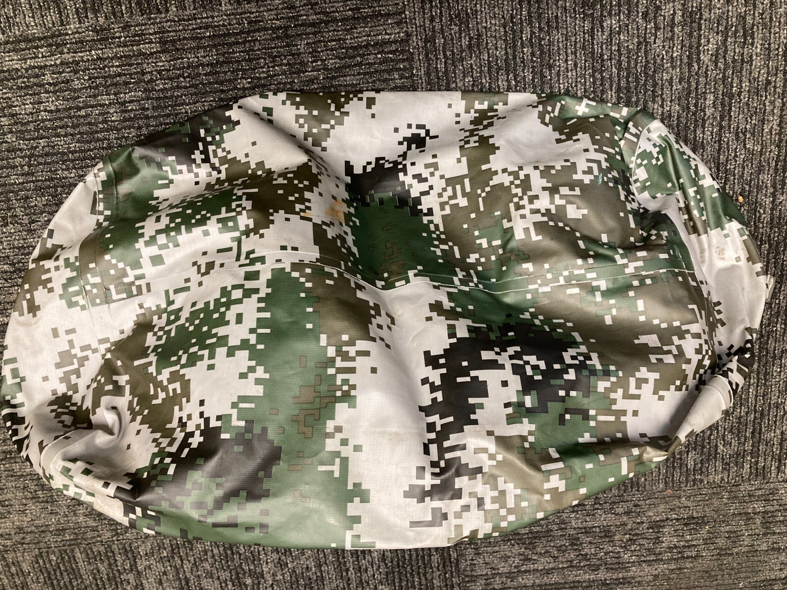 Skog Å Kust Duffel Bag Heavy Duty Waterproof Sports Travel 40L Camo