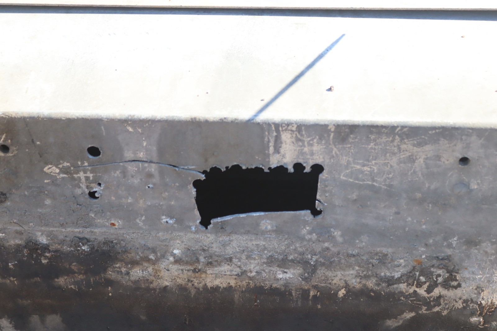 2013-2017 PETERBILT 579 BATTERY TRAY BOX FRAME HOLDER OEM