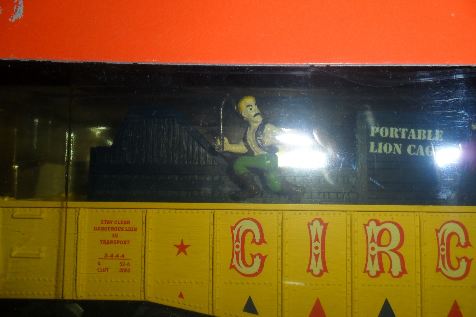 LIONEL 6-26723, CIRCUS 'LION CHASING TRAINER GONDOLA' #3444, NIB (2000)
