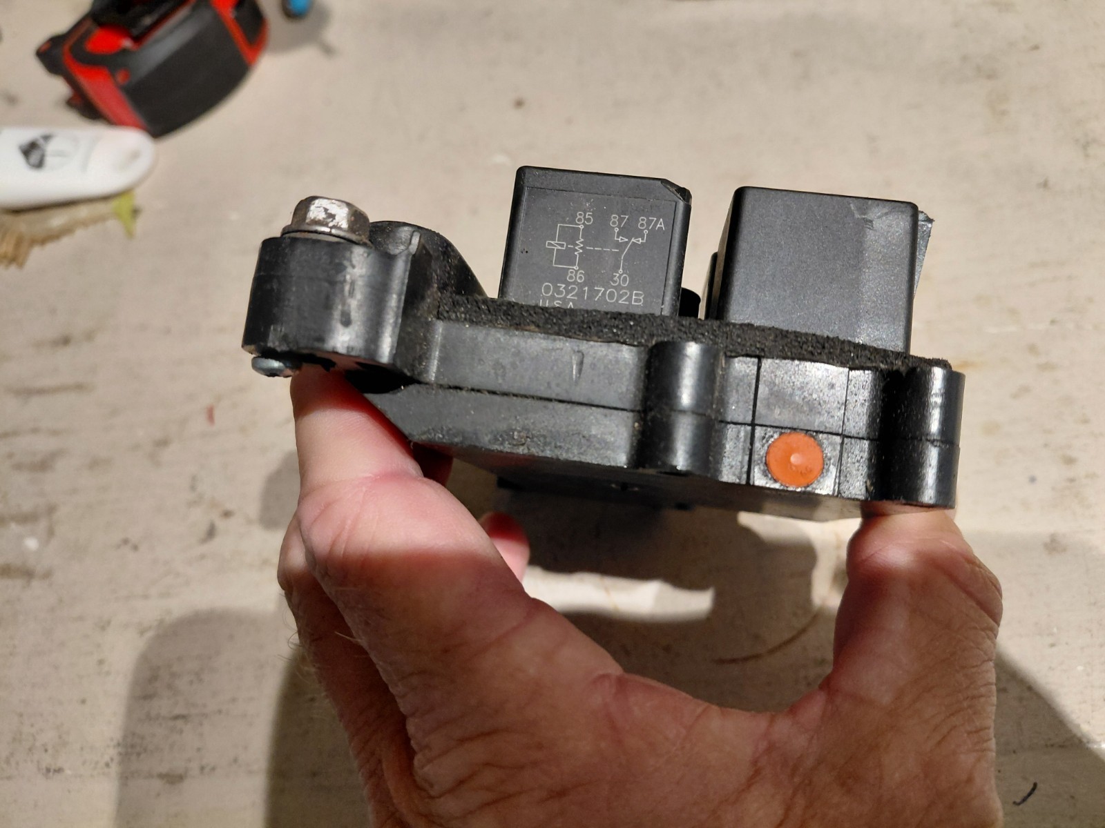 Evinrude Ficht Power Distribution Fuse Panel part # 586736