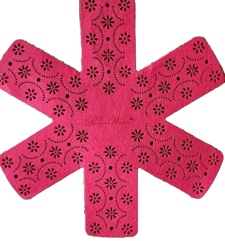 Pioneer Woman 5 Piece Set ~ Nylon Spoon ~ Slotted Turner ~ 3-Felt Protectors (2)