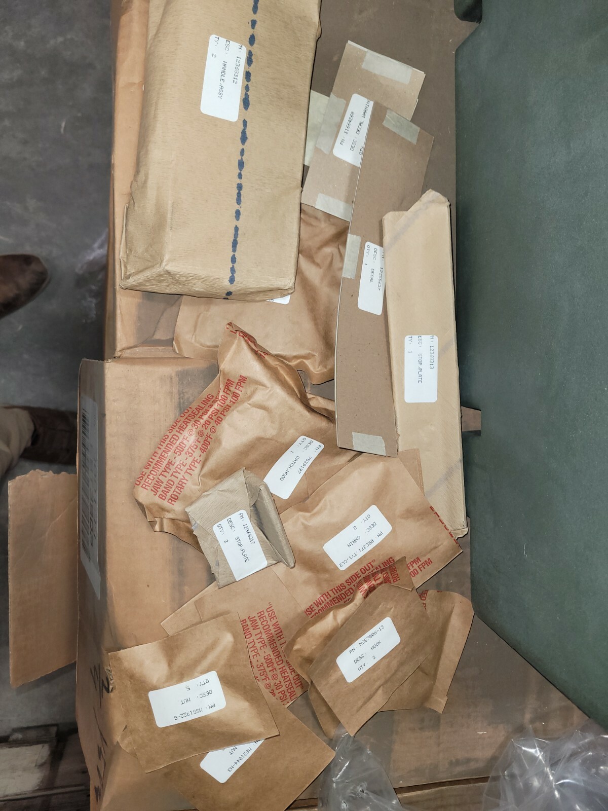 NOS Plastic Battery Box Kit - 6160-01-318-0763 12375366 M35A2 M813 M939 M544