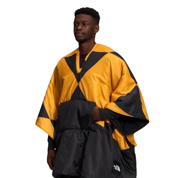 NWT The North Face Eco Wawona Camping Beach Travel Fuzzy Blanket Poncho $120