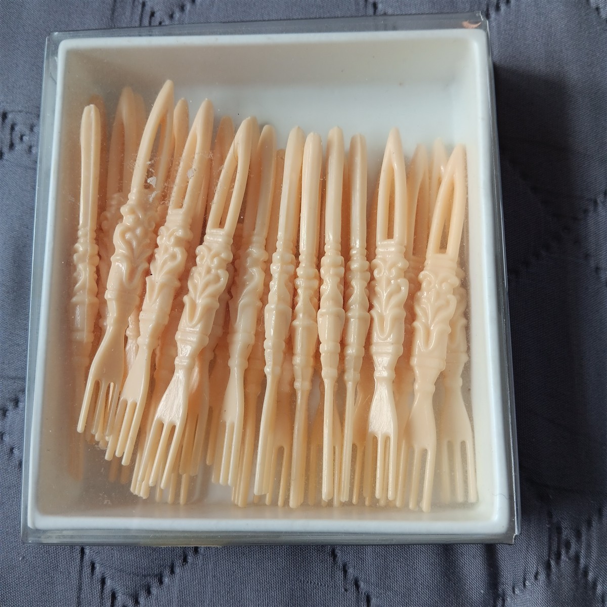 Vtg Cocktail Forks Plastic Ivory Hors D'Oeuvres Appetizer Picks Box 24 MCM