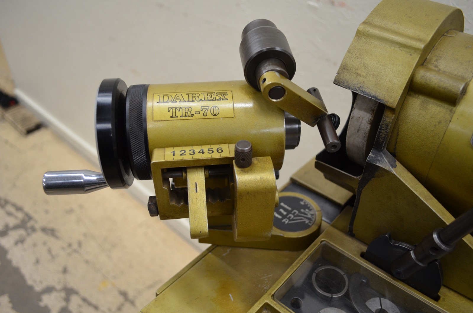 Darex Tool Sharpener # E85/90/TR w/ TR-70 w/Tap Work Holder, Collets, & Stand