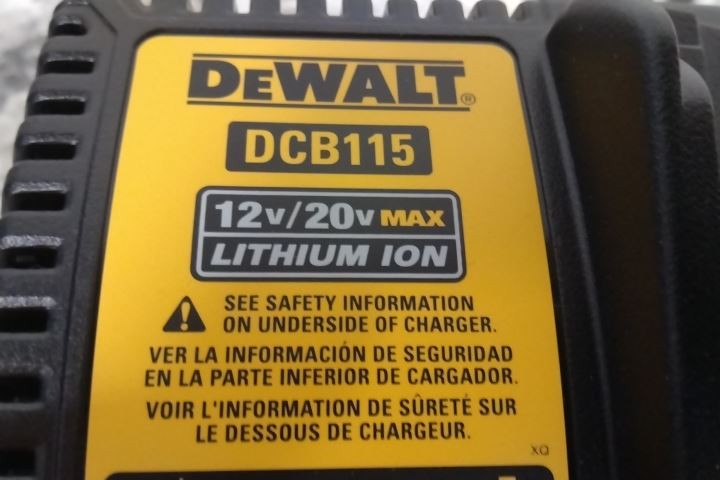 Graco 25R791 20V 5/16 Gal Tank Capacity Cordless Handheld Sprayer