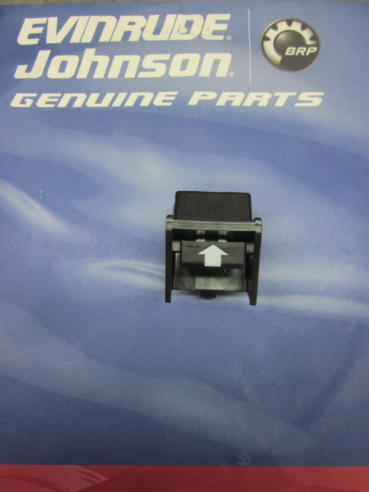 JOHNSON EVINRUDE 4 6 8 9.9 15 HP  MOTOR COVER COWLING REAR LATCH ASSY 435818 NEW