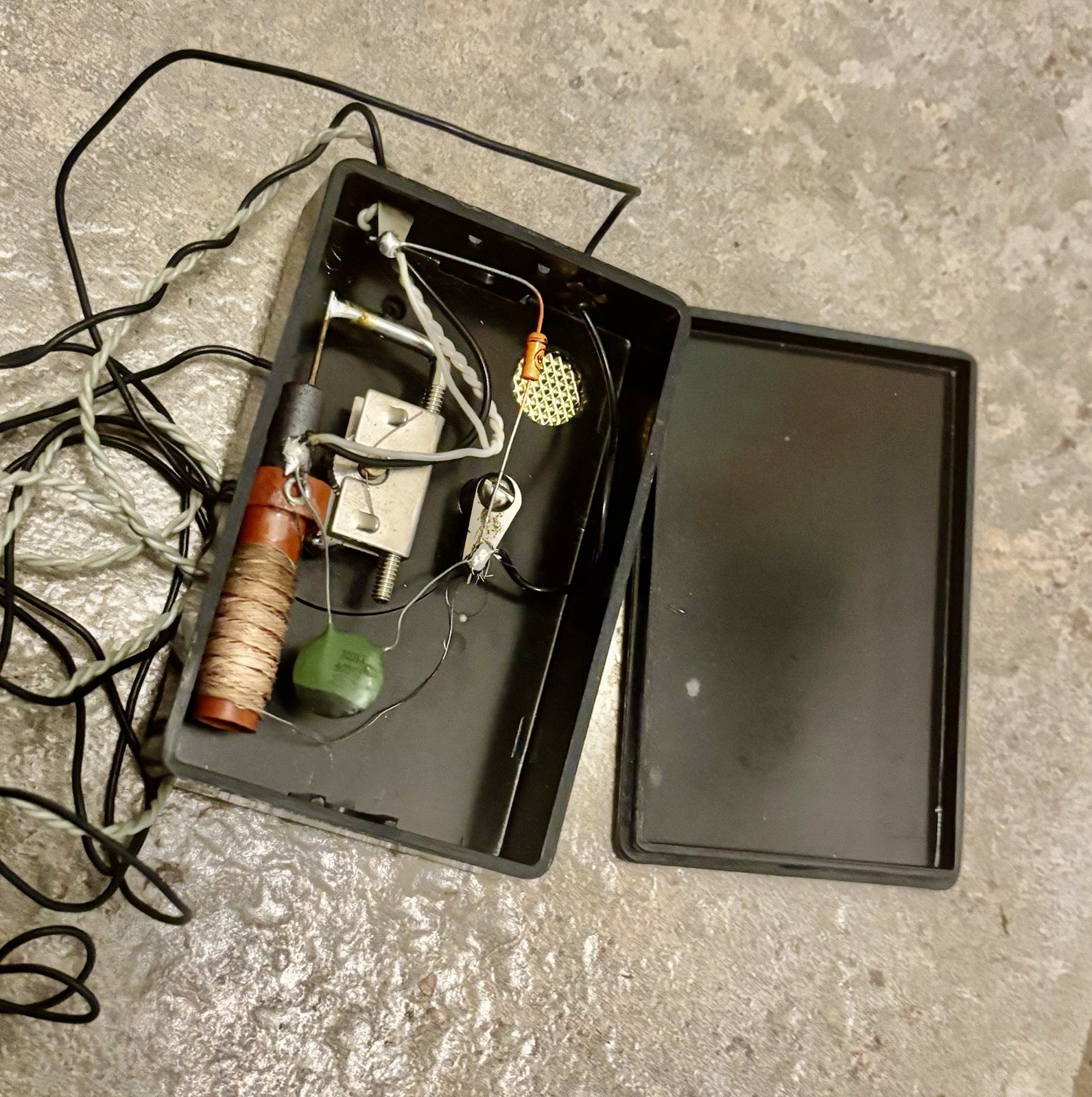 Vintage 1960s Eastern Germanium Crystal Pocket Radio Japan ER-22N? Black