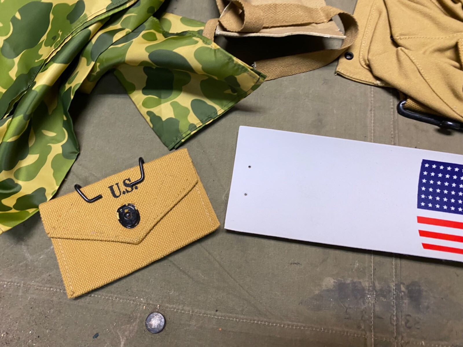 WWII US AIRBORNE PARATROOPER, BAR RIFLEMAN, AMMO BELT, FIRST AID, CANTEEN LOT