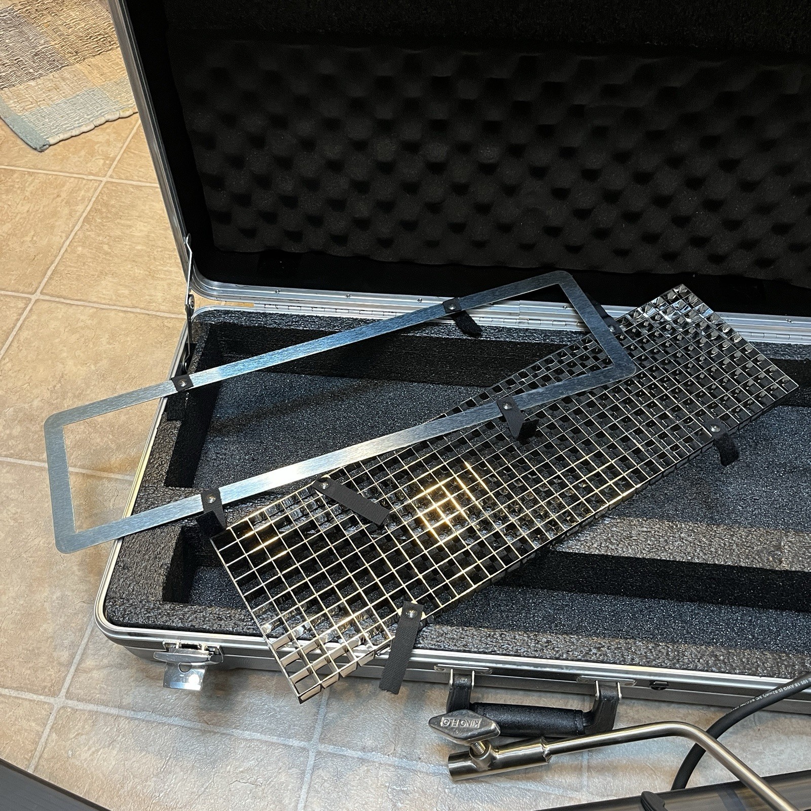 Kino Flo Diva-Lite 201 Fluorescent Light w/ Case, Gel Frame & Bulbs Tested