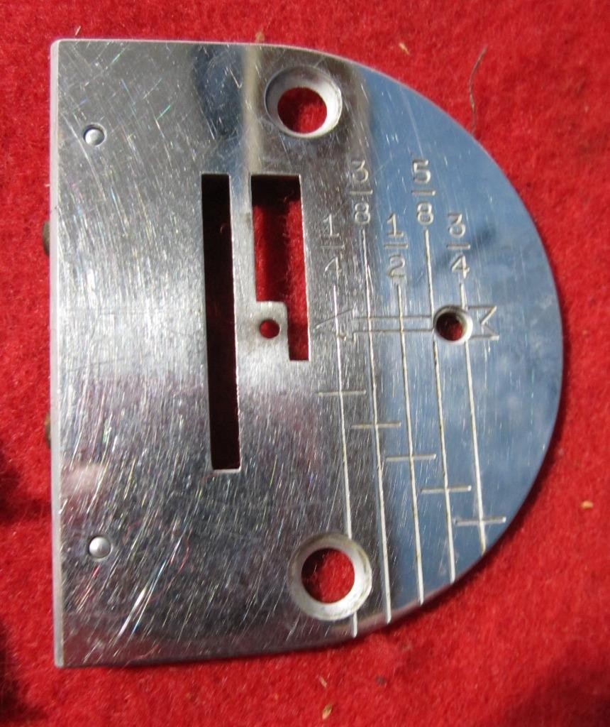 1947 Singer 221 FEATHERWEIGHT OR 301A GRADUATED NEEDLE PLATE & SCREWS #45921