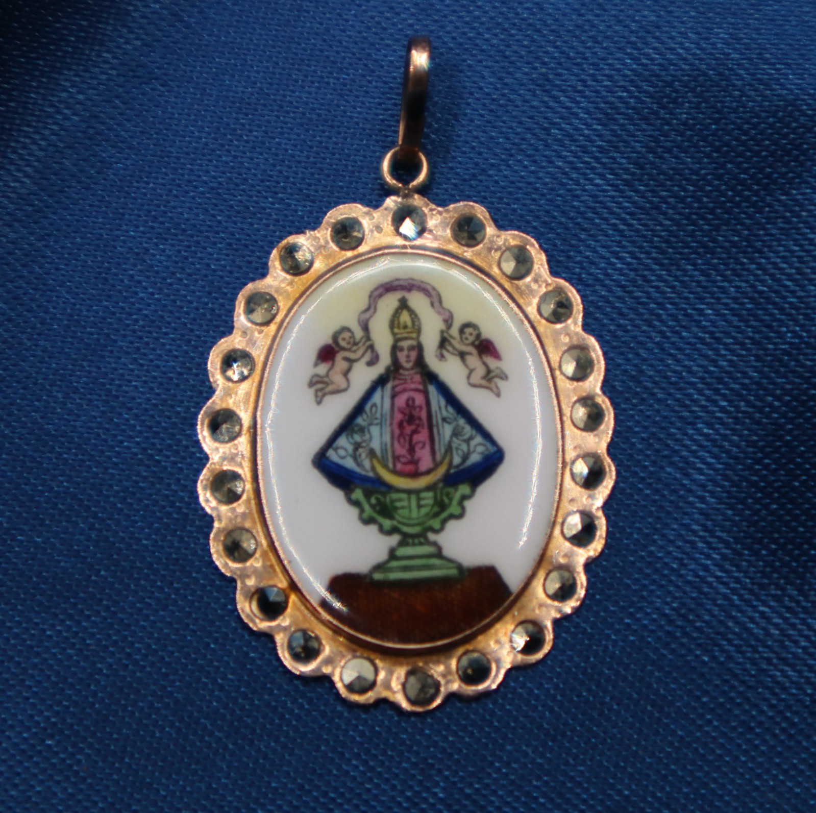 Antique 10k Yellow Gold NS San Juan De Los Lagos Virgin Mary Porcelain Pendant