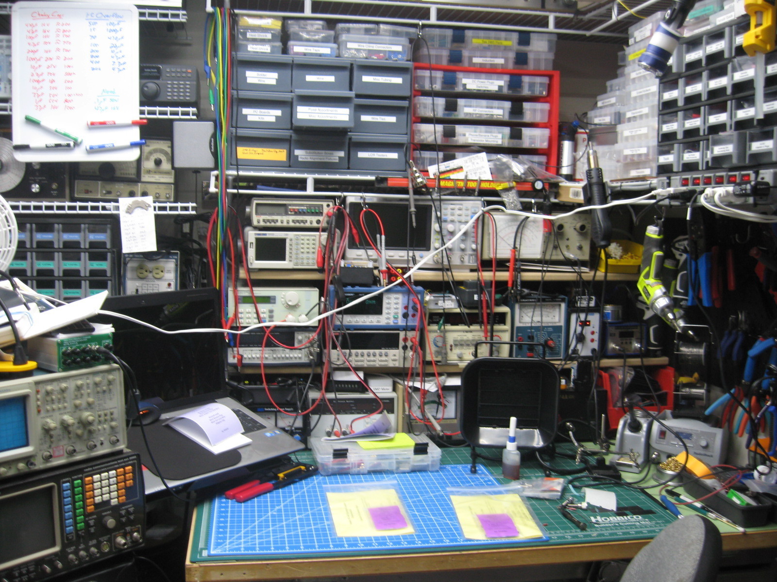 Johnson Cinch - Banana Plug - .166"/4MM Diameter - solder type -1 Pair Red/Black