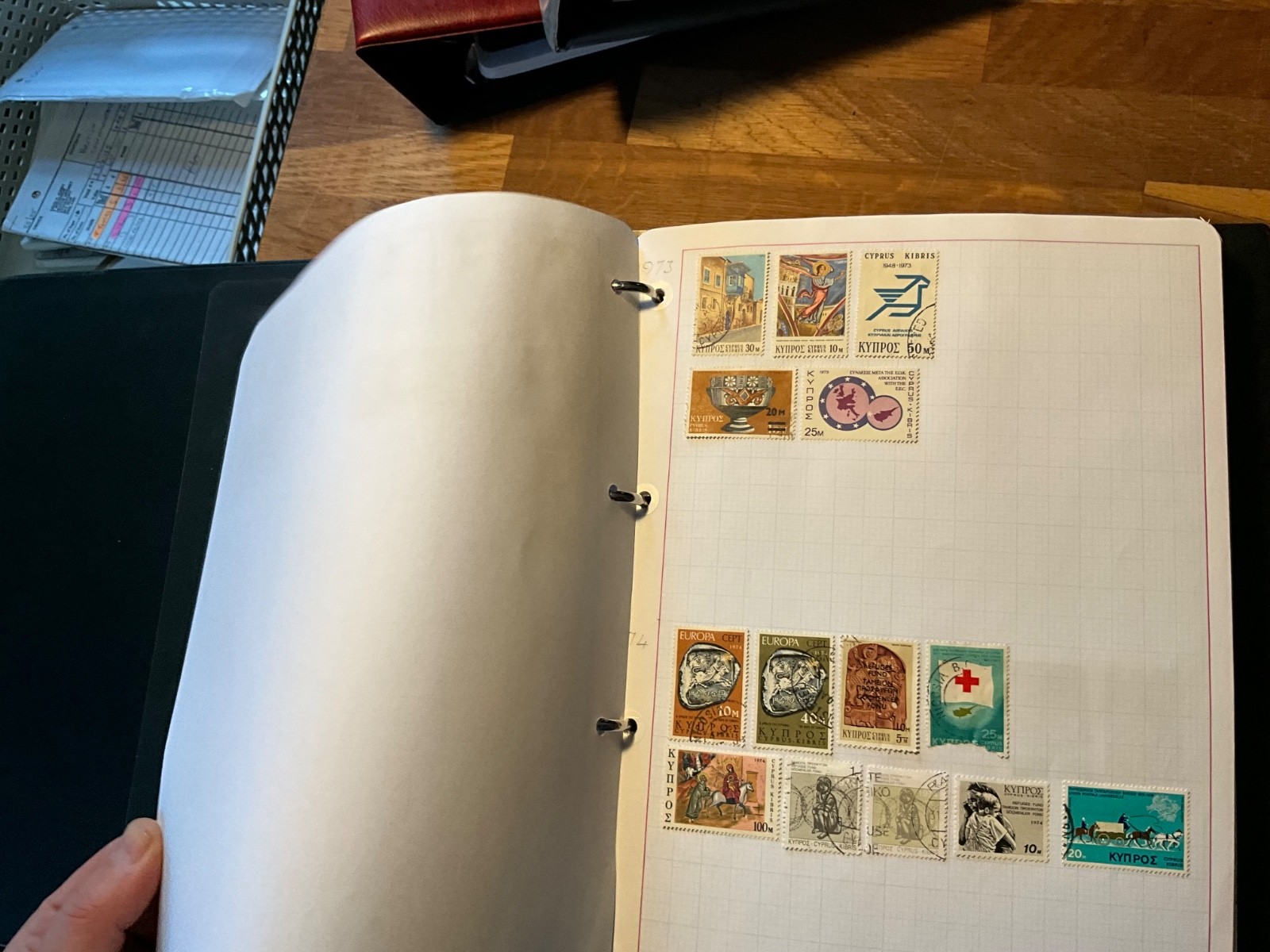 worlds stamps vintage large lot 6.1 kg 5 albums leaves cards vintage to modern