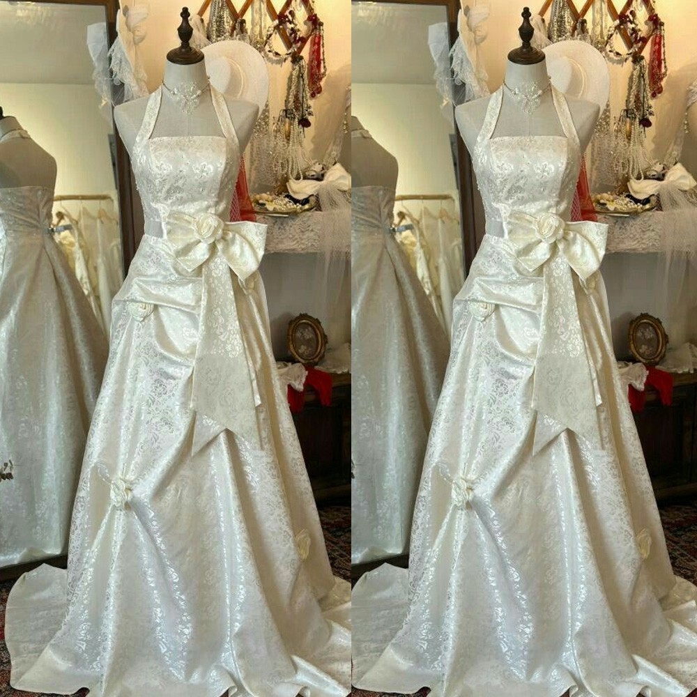 Paisley Satin Vintage Wedding Dresses Bowed Halter Neck Sweep Train Bridal Gowns