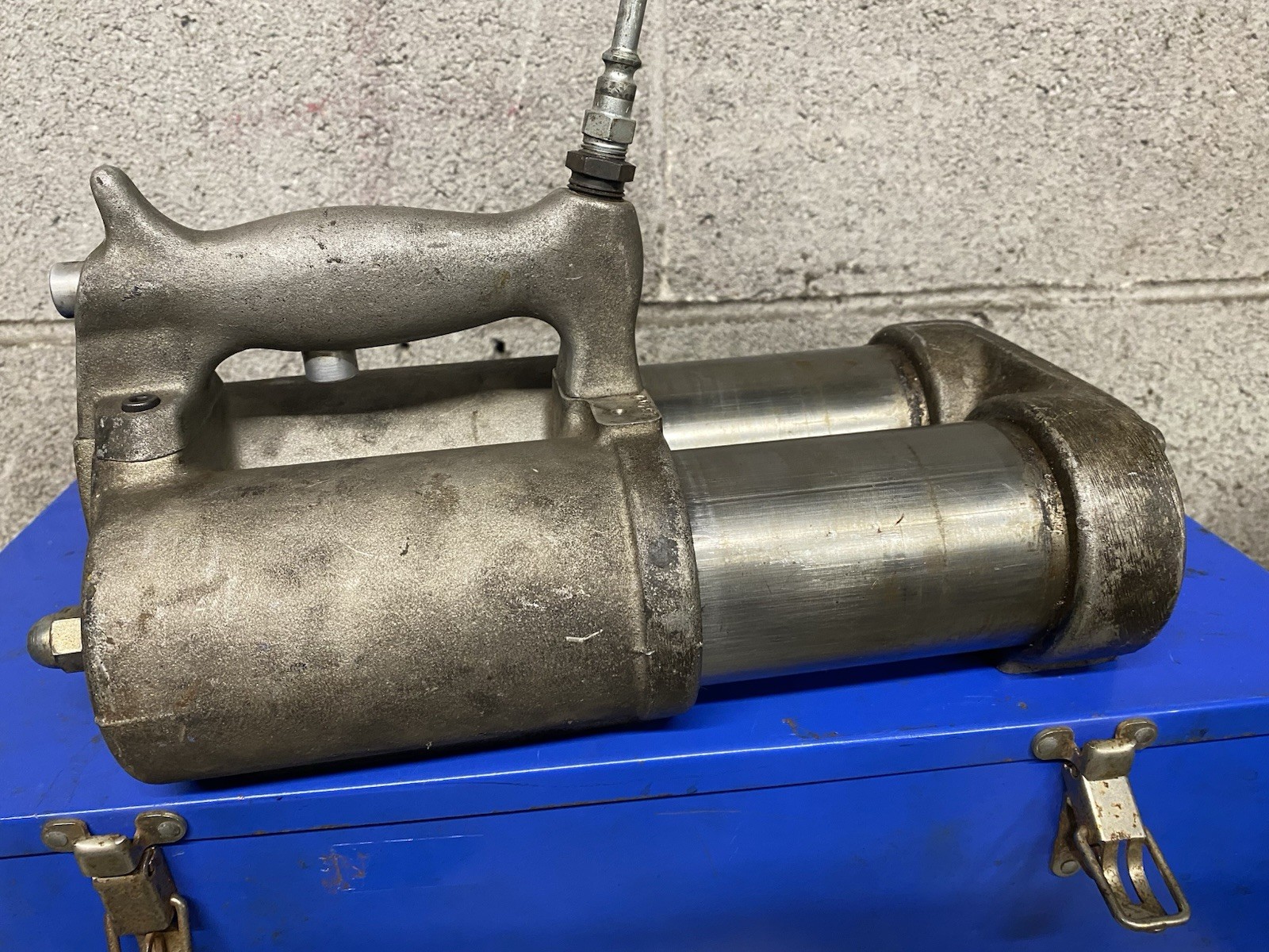 GP Tool GP 2020 Air Strut Spring Compressor with 4 Set Of Shoes, Working