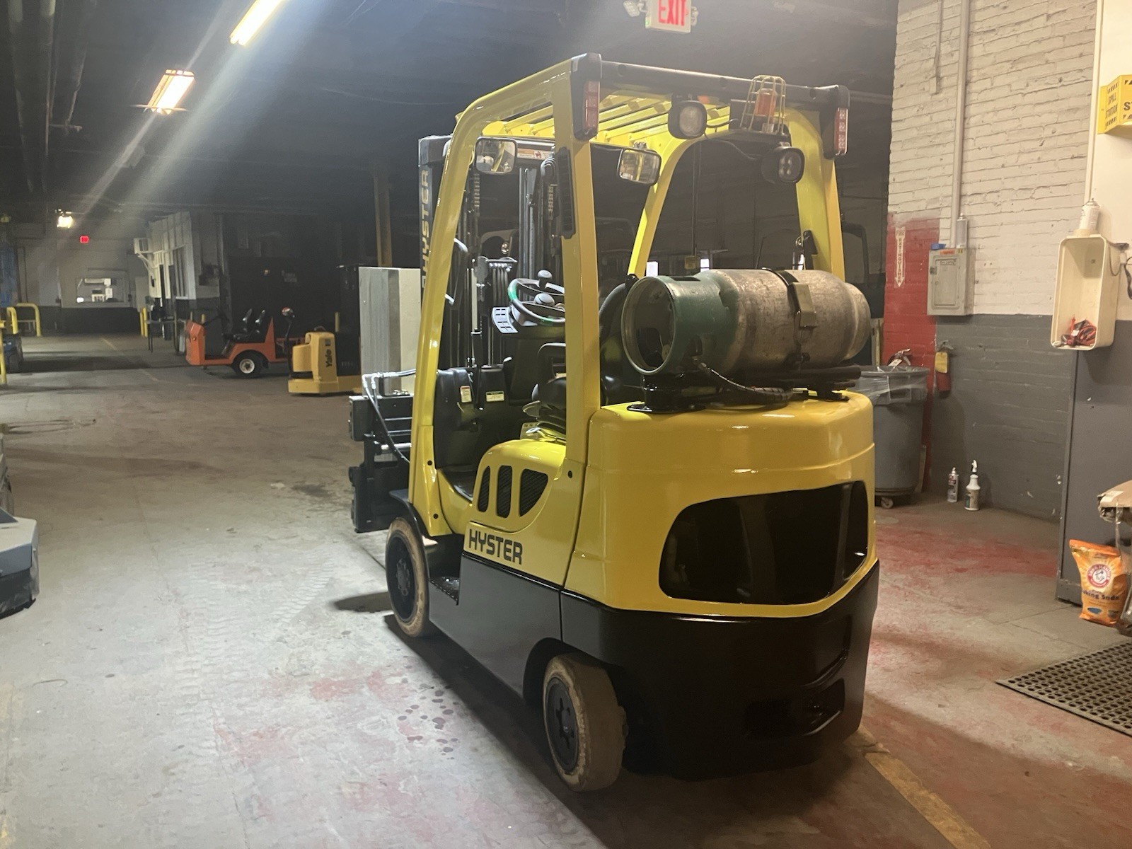 2019 Hyster 5000 LB Forklift with Carton Clamp and 3 Stage Mast