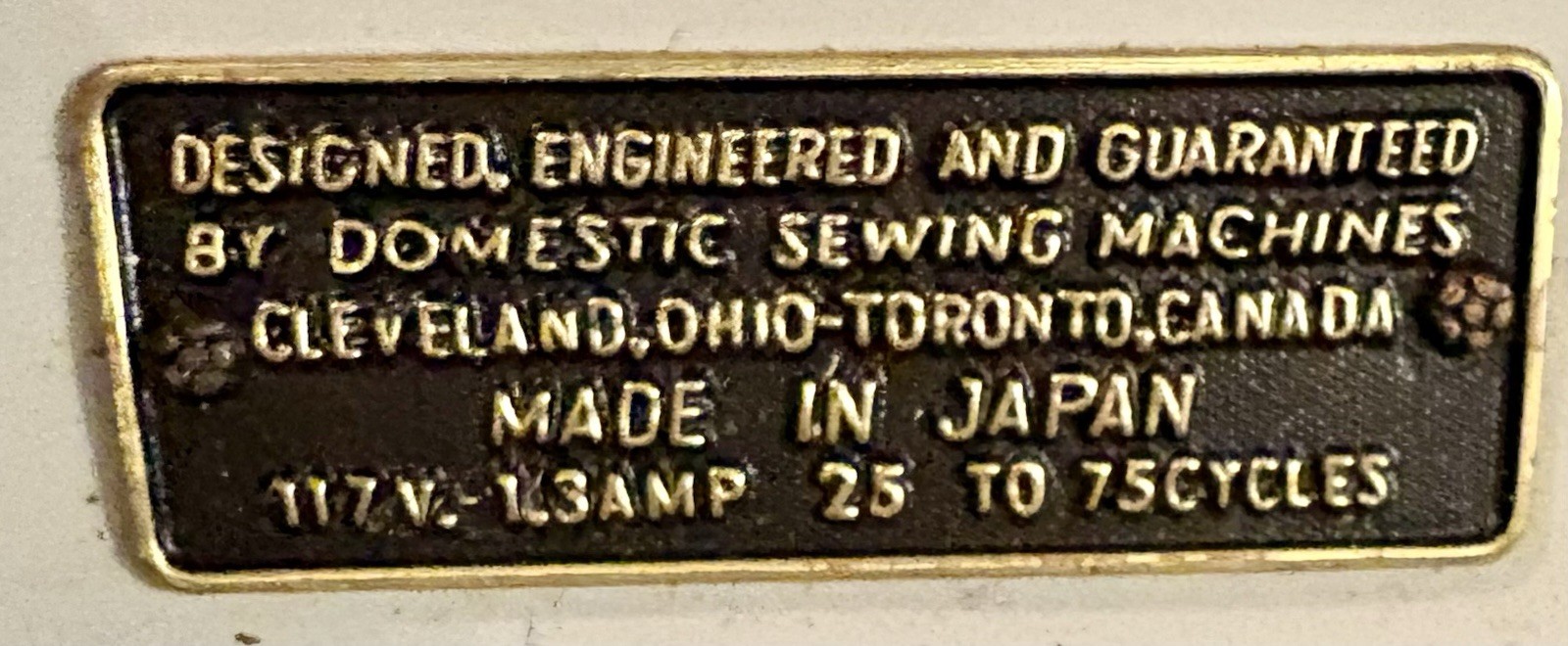 VINTAGE 1967 DOMESTIC ZIG-ZAF DIAL A STITCH MODEL 1665 SEWING MACHINE-WORKS WELL