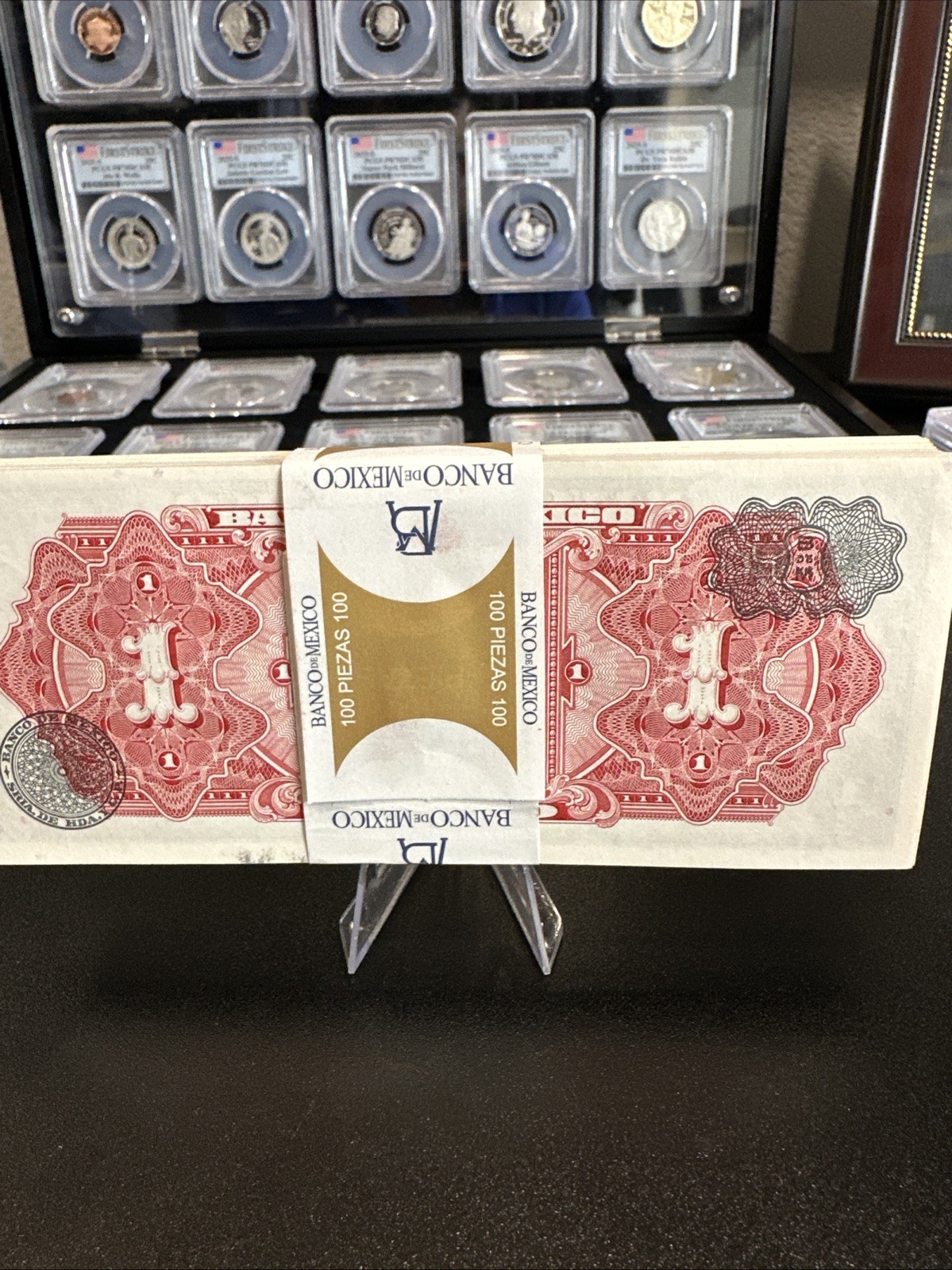 100 CONSECUTIVE 1 PESO BANKNOTES 1967 AZTEC CALENDAR MEXICAN CURRENCY MONEY !