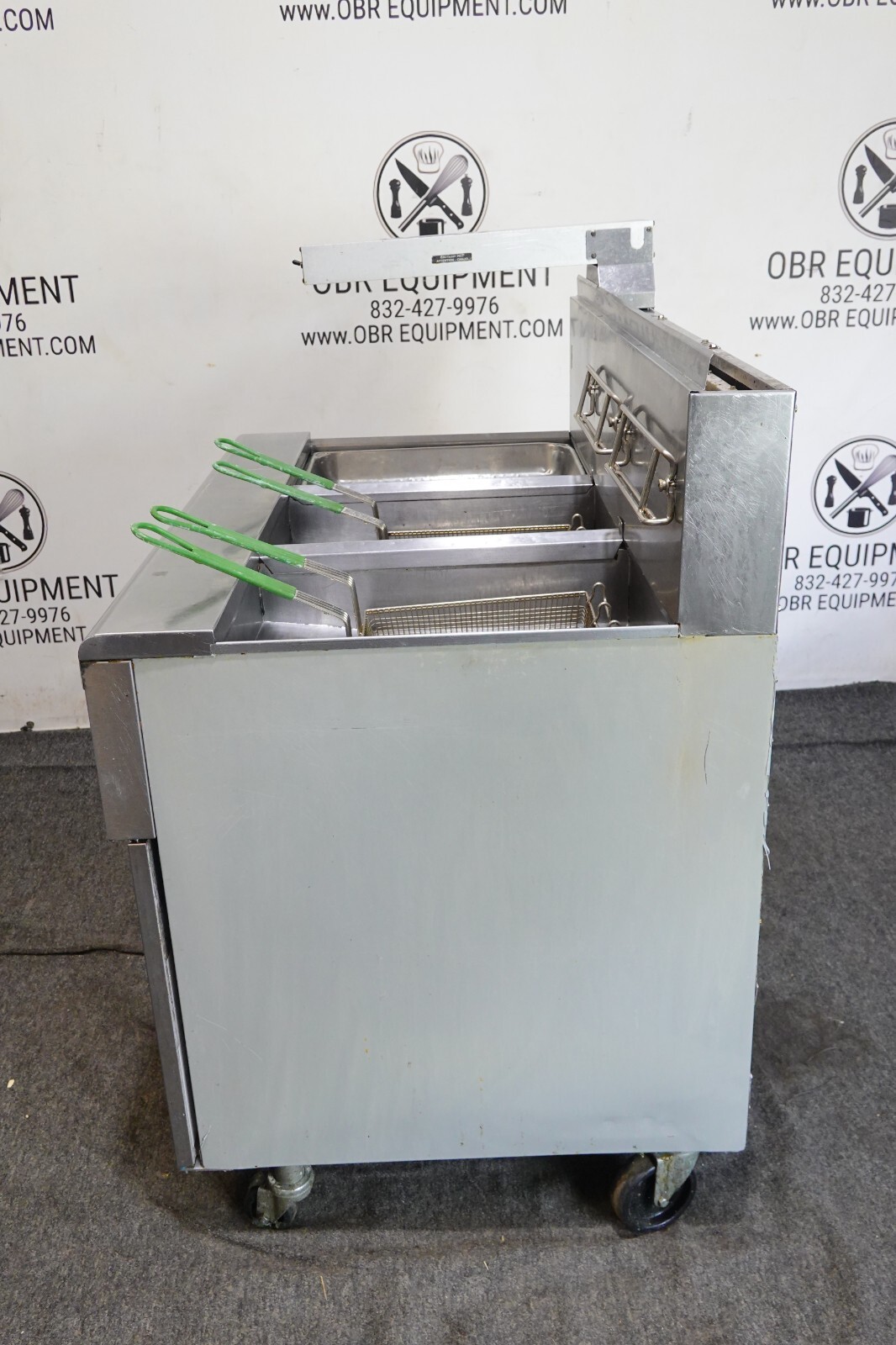 2015 FRYMASTER TWO BAY GAS (50 LBS CAPACITY PER BAY) FRYER WITH FILRATION SYSTEM