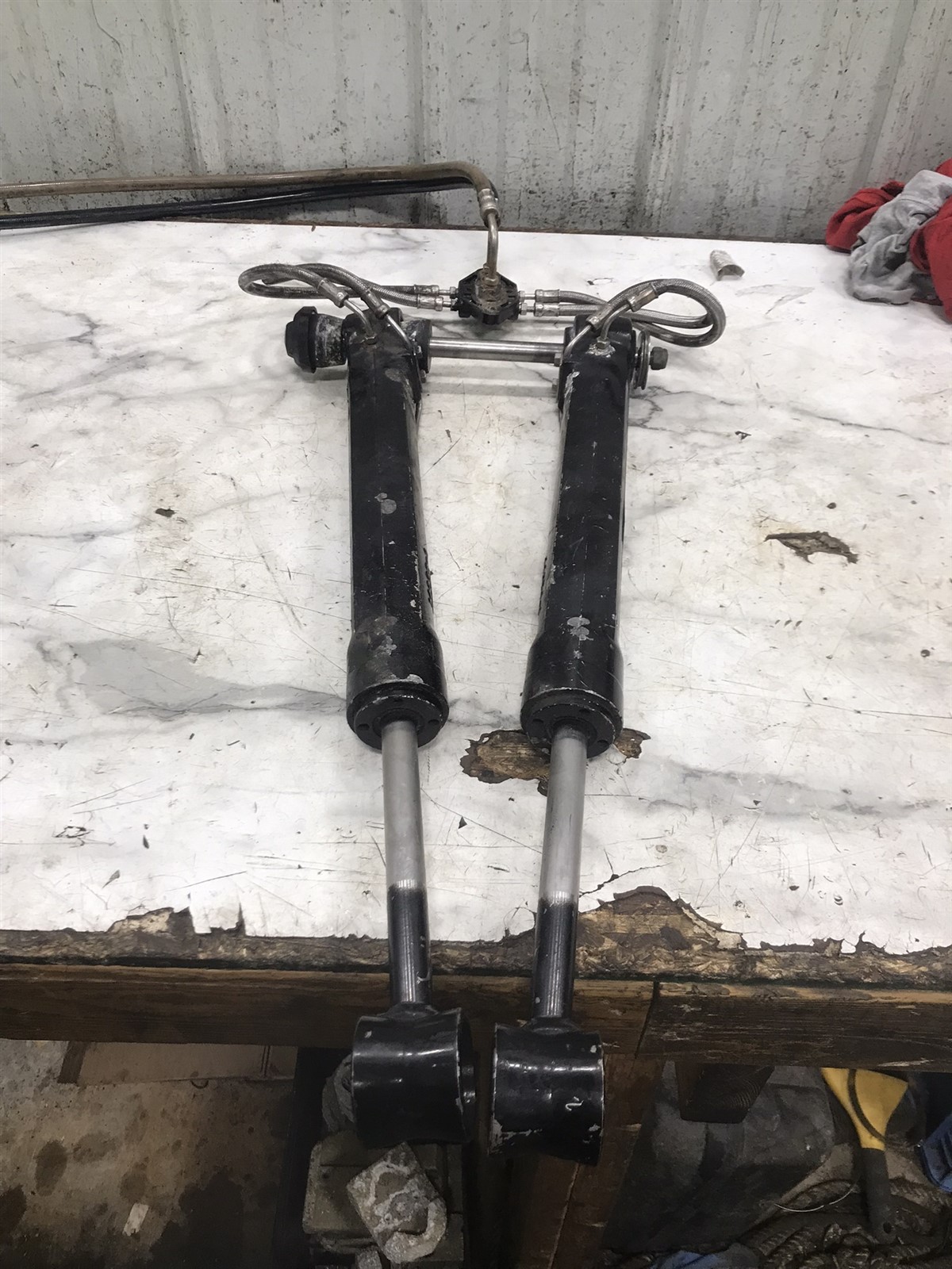 Mercury MerCruiser Alpha Bravo trim tilt lift hydraulic cylinders power trim XD