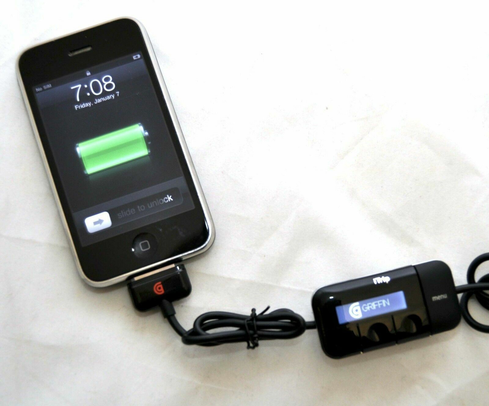 Griffin Technology iTrip FM Transmitter & Charger iPhone 4s/4/3GS iPod GA22042