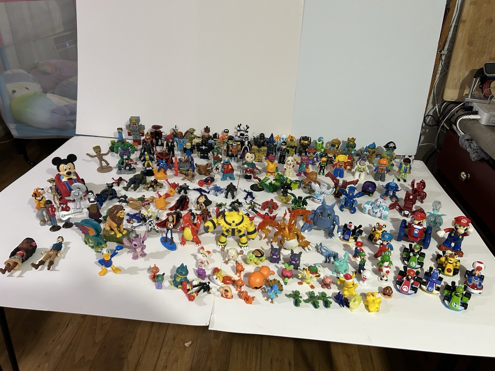Random Mixed Lot Of Various Ítems Small,Medium Toys & Figures 171 Pieces