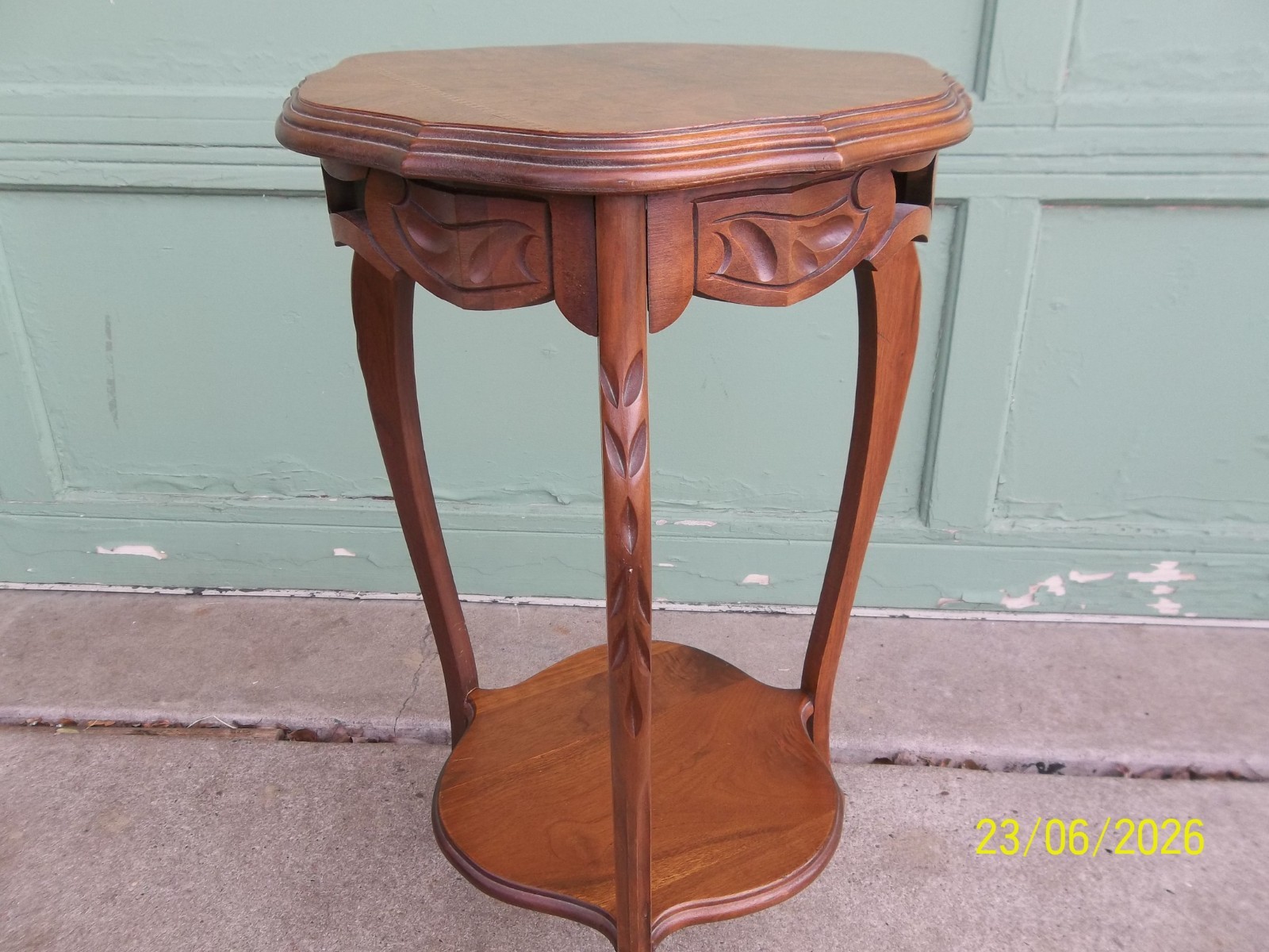 Vintage Bensinger's Outfitting Company Carved Walnut Accent Table Plant Stand