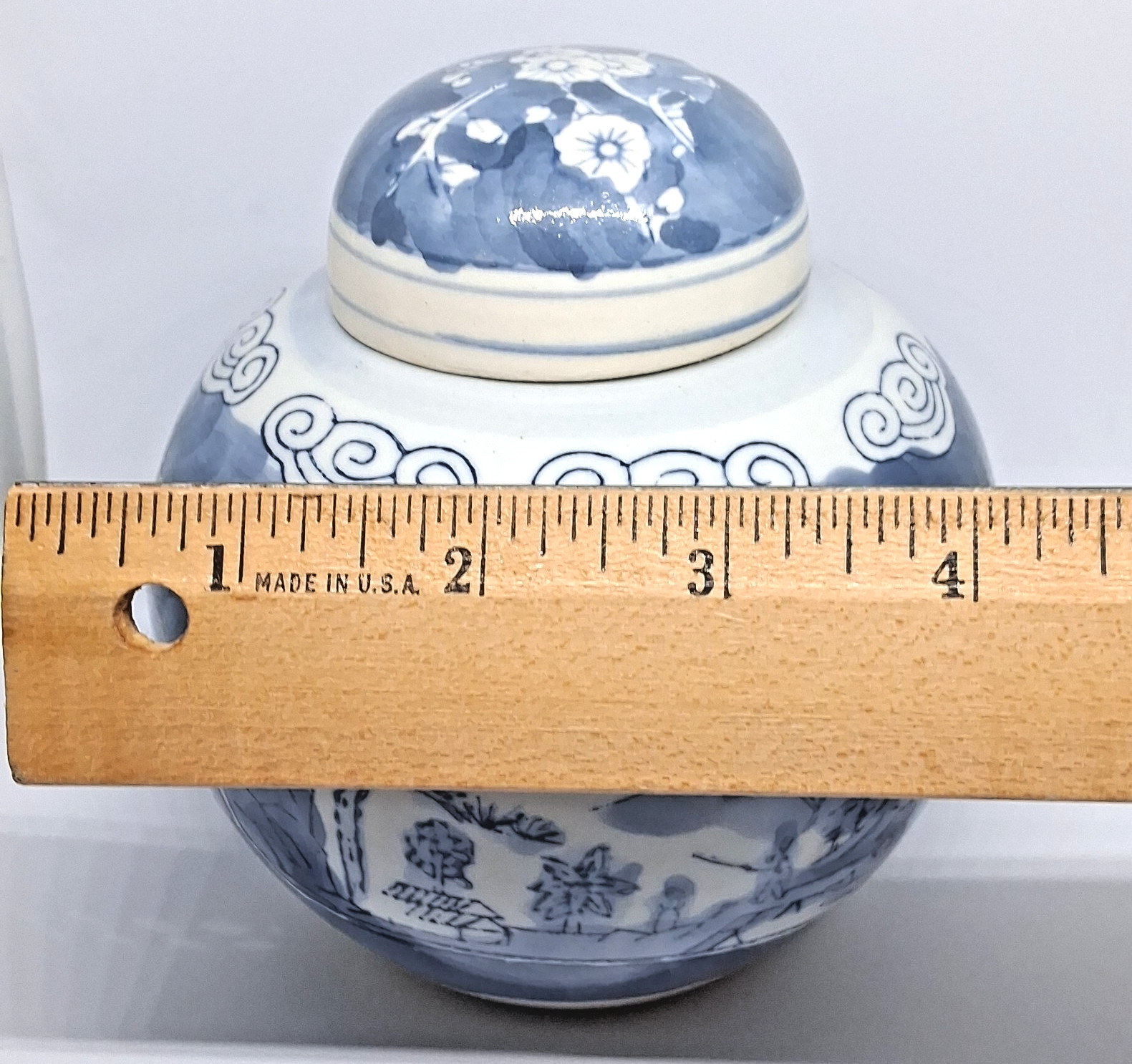 Beautiful Asian Blue & White Glaze Ceramic Lidded Ginger Jar / Urn 4.5" Tall