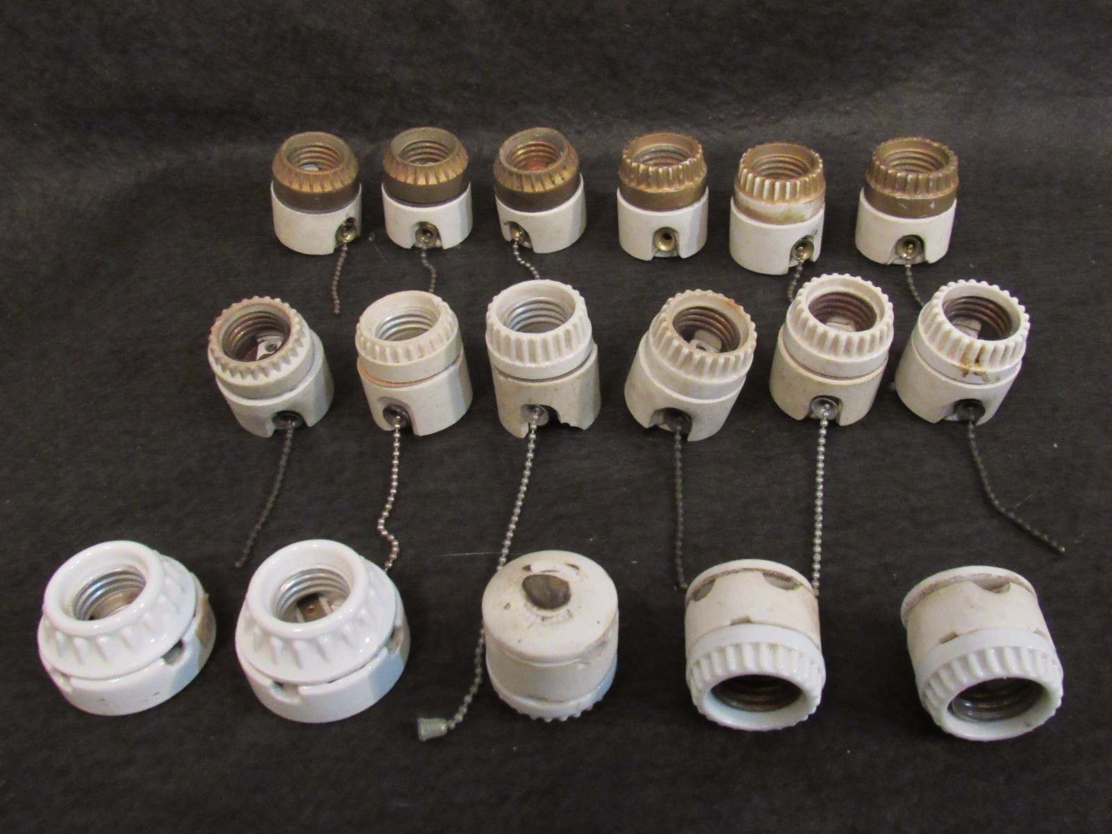 1 Antique Medium Base Two Piece Screw Top Switched Porcelain Light Socket Switch