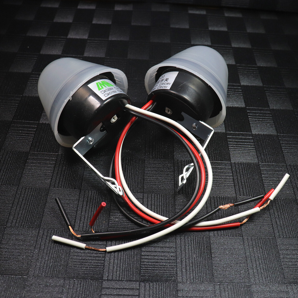 2pcs DC/ AC 12V Auto On Off Light Photocell Switch Control Dark to Dawn Sensor