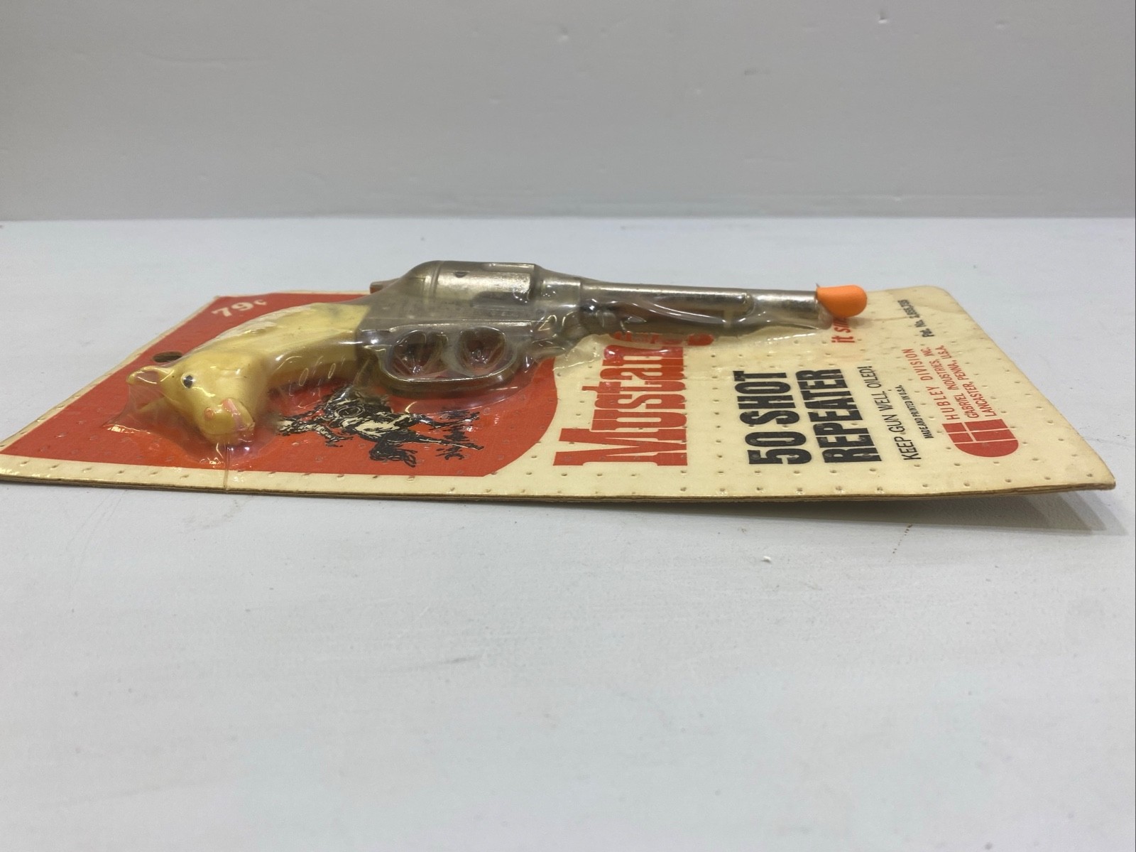 Vintage 60s Hubley Mustang 50 Shot Repeater it smokes ! New On Card