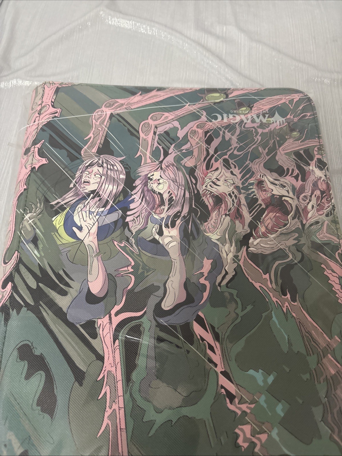 Xenoskin Zipfolio 360: Magic: The Gathering - Duskmourn Series - Mirror Room