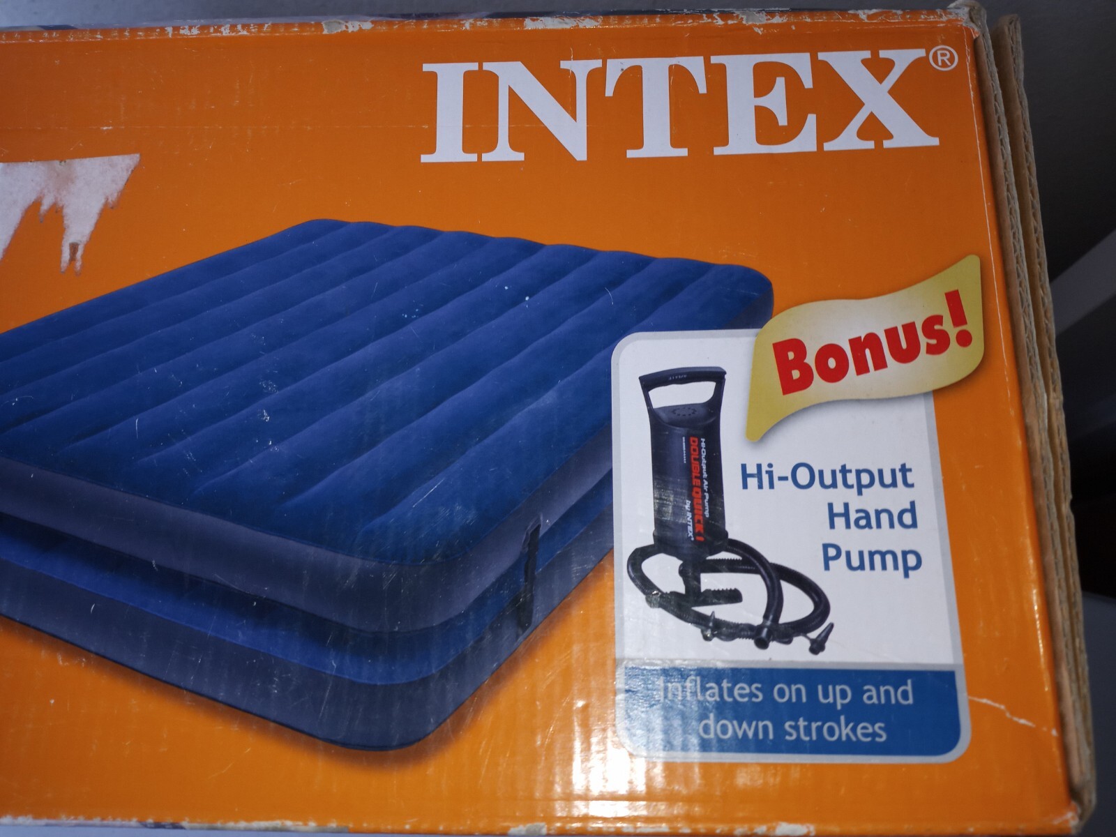 Intex 2 in 1 Guest Bed 2 Queen Sized Air Mattress Beds w/ Hi Output Hand Pump