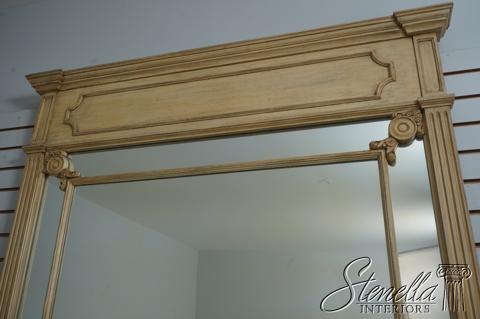 70582: Vintage Dressing Vanity w. Large Mirror & Stool