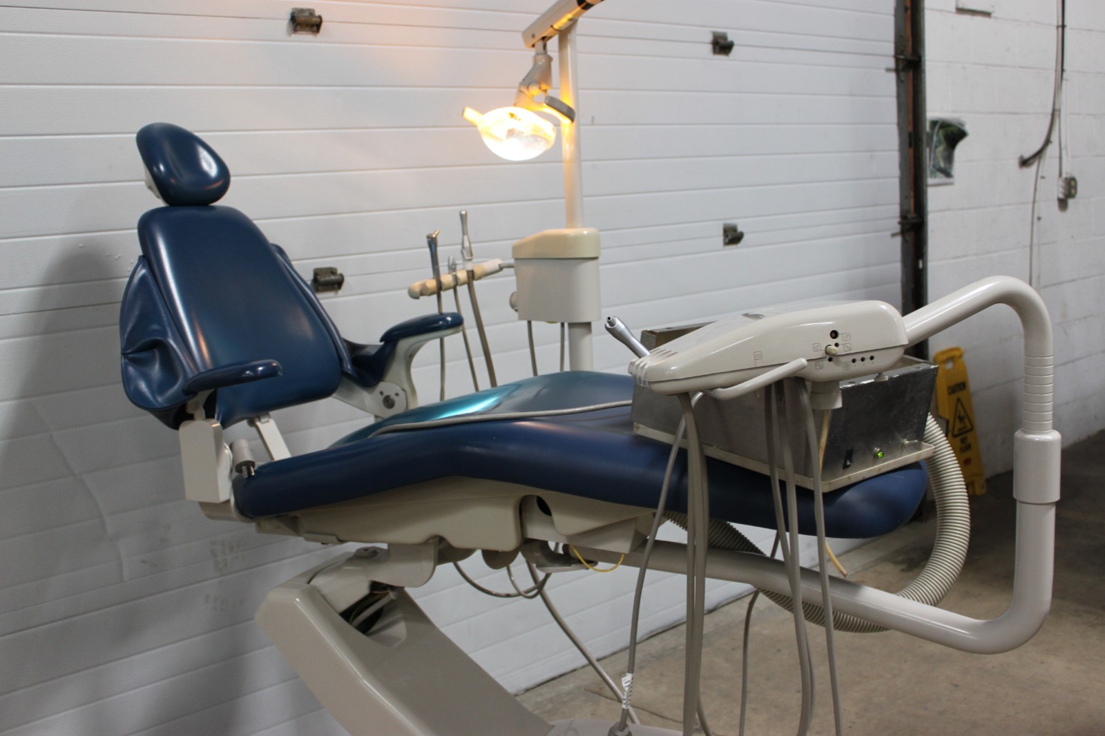 Adec Dental Patient Proma Exam Procedure Chair Unit & Light. Pls see the picture