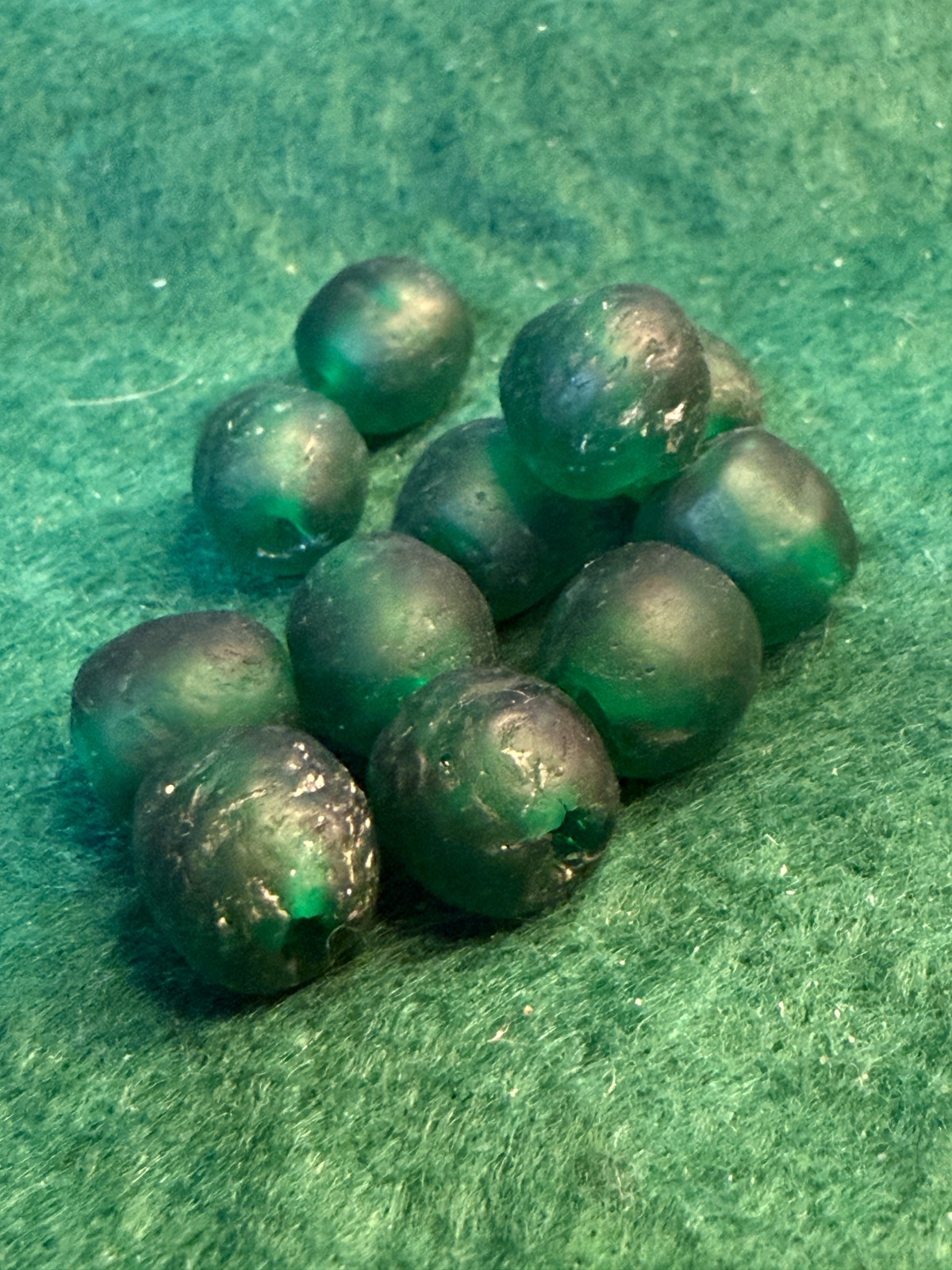 (10) Old Huron Indian Venetian Green Glass Trade Beads Fur Trade Era