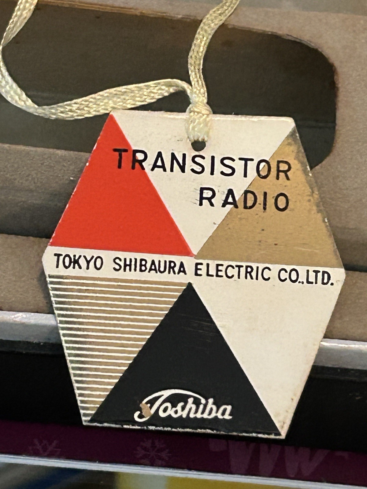 Vintage Toshiba 8TM-294 transistor radio box with accessories