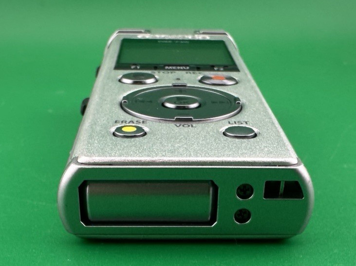 Olympus DM-720 4GB High-Resolution Digital Voice Audio Recorder w/ Case Preowned