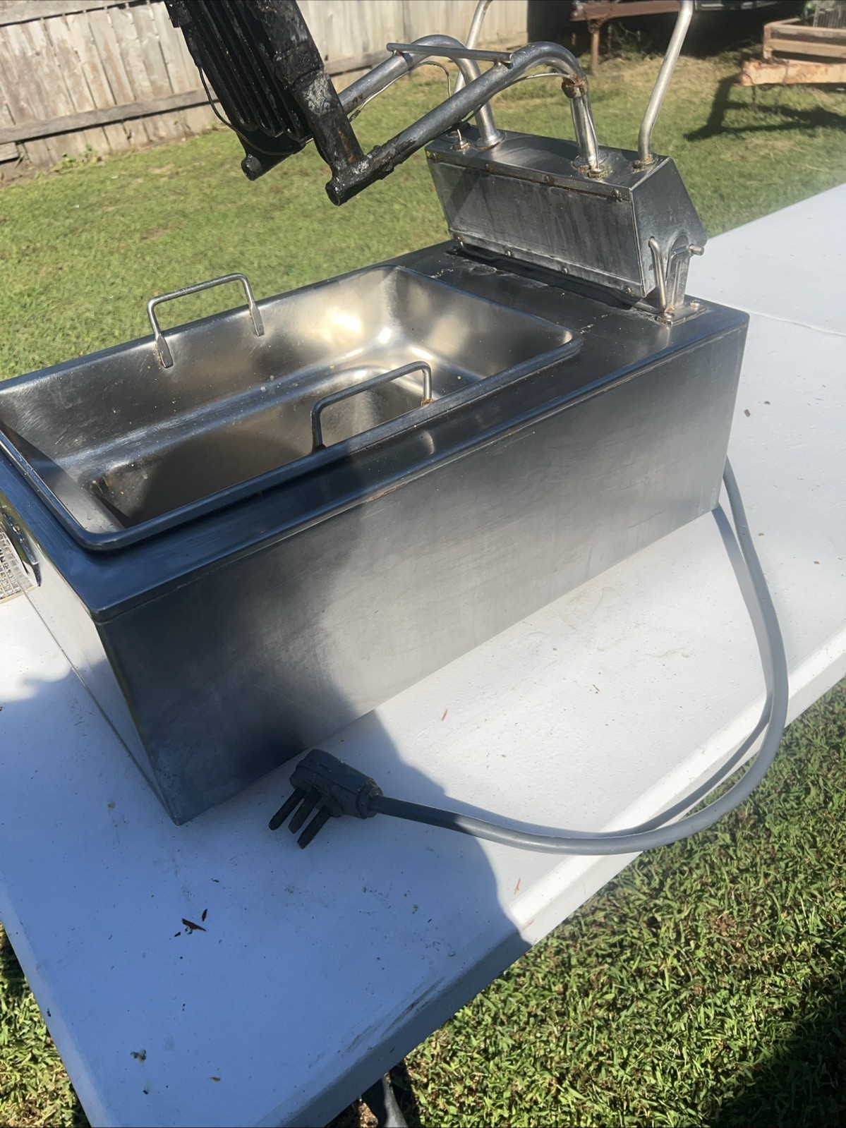 Wells F-49 Countertop 15lb Low Wattage Single Basket Electric Fryer #03