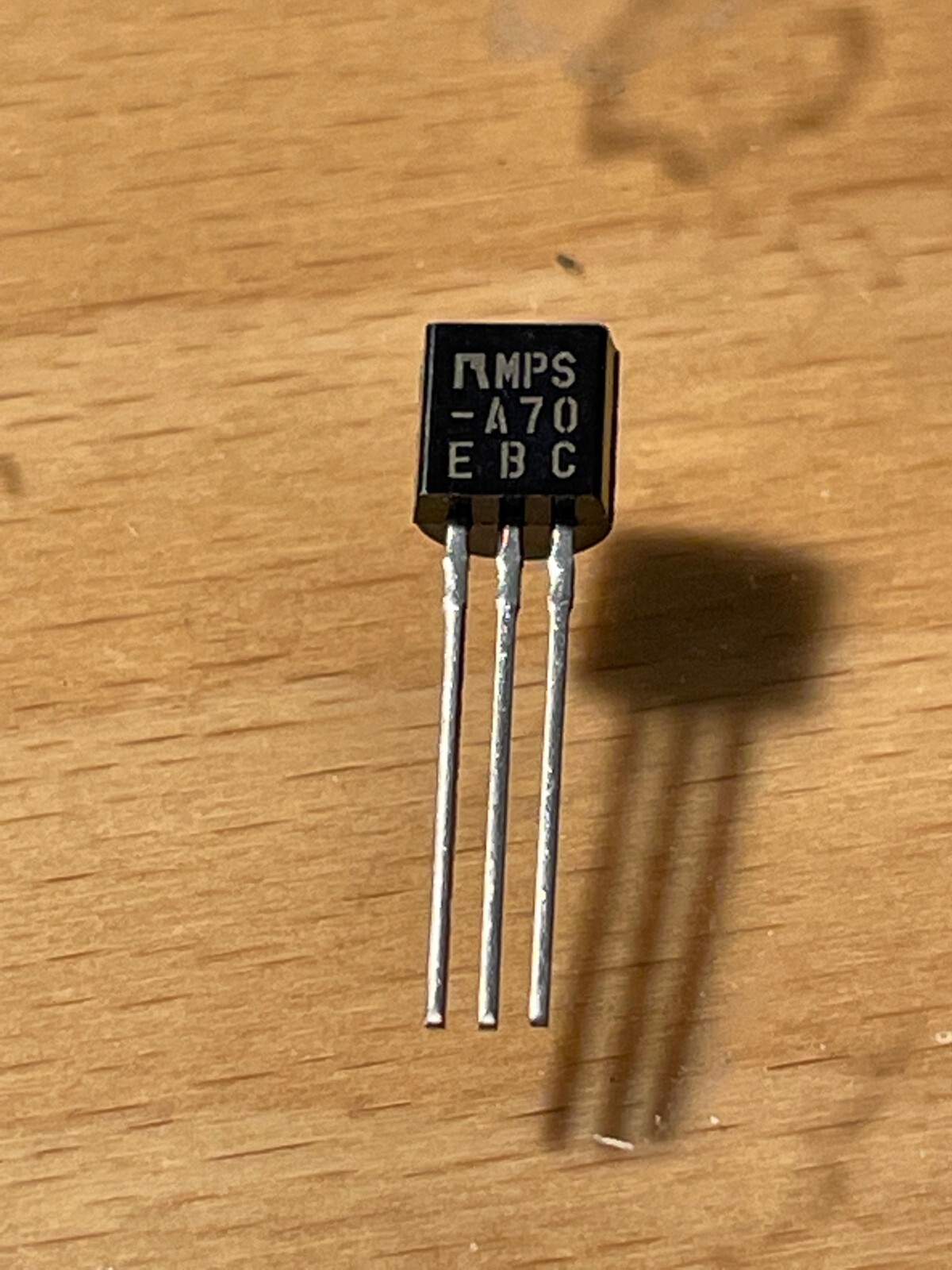 MPS A70 - PNP - COMPLEMENTARY SILICON AF SMALL SIGNAL TRANSISTORS.