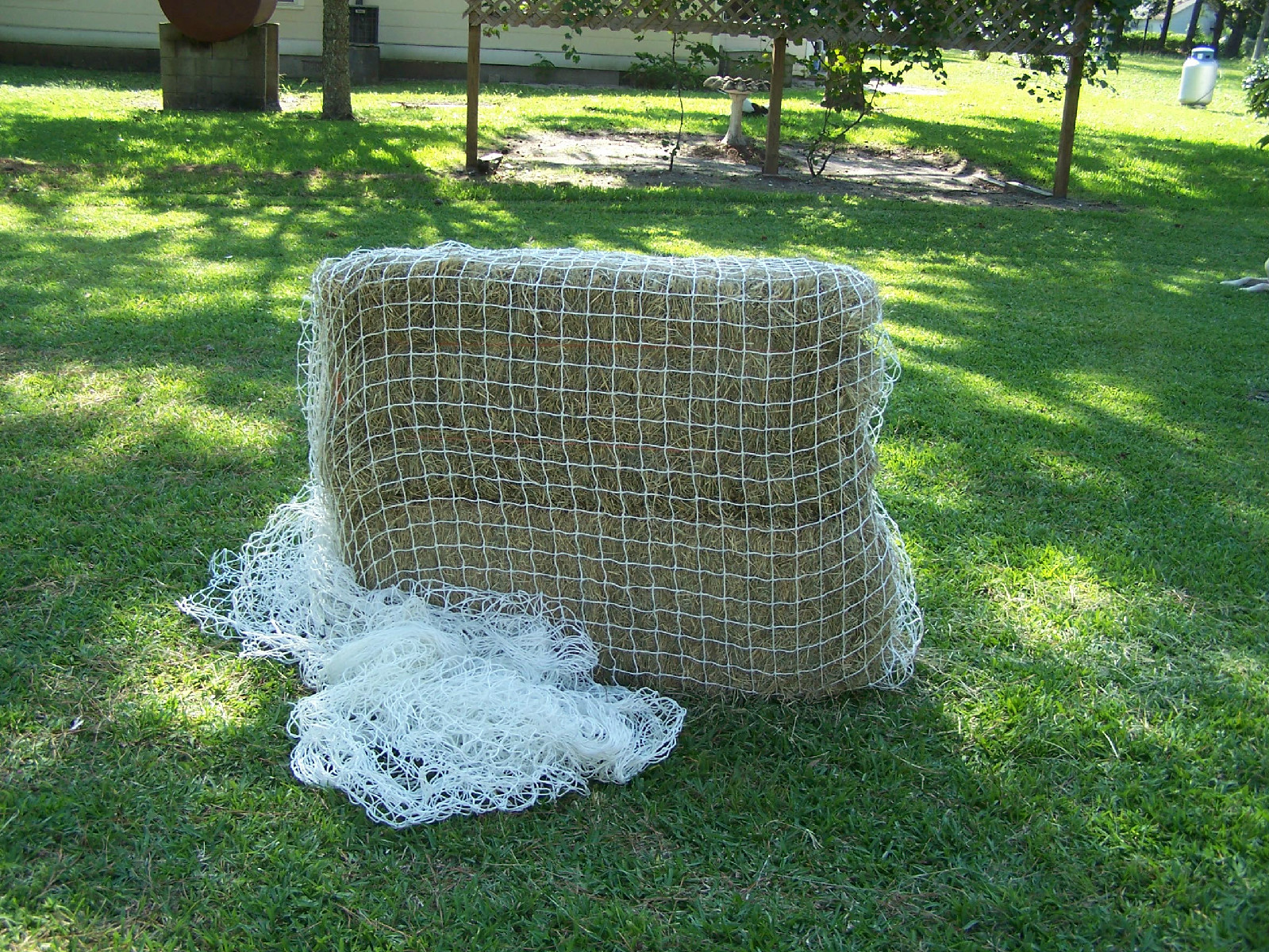 18' x 8' WHITE SQUARE NYLON HORSE HAY NET 2" #42 TEST 420 LBS / 1260 Lbs Mesh